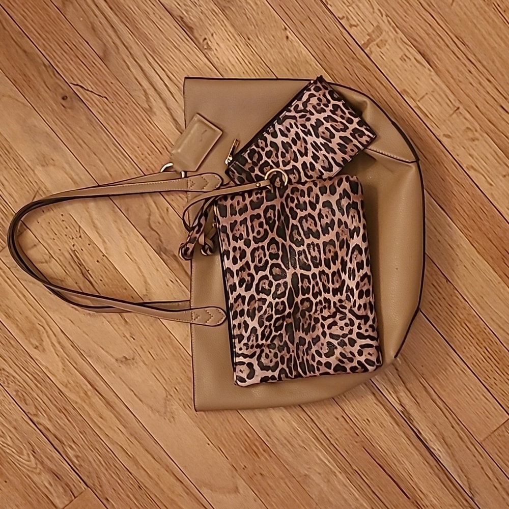 BAGNET Tote with leopard interior and two zippered pouches and key holder magnet